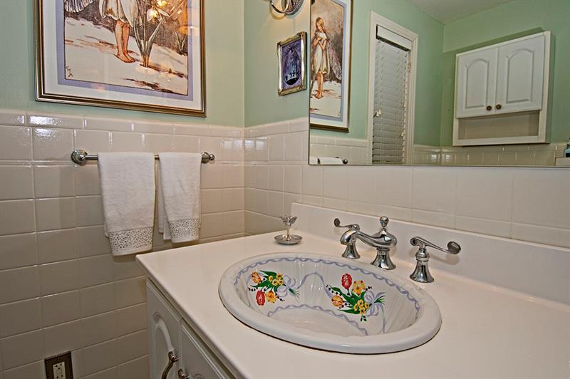 27 Windsor Road Pittsburgh, PA 15215 - Photo 22 of 25 Second level wing gallery