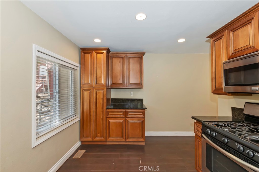 23739 Hillside Drive Crestline, CA 92325 - Photo 10 of 37