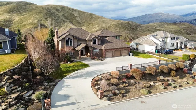 $1,320,000 | 1918 Broadview, Wenatchee, WA 98801