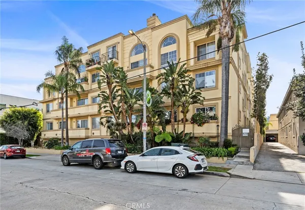 $699,999 | 10824 Bloomfield Street, Unit 108, North Hollywood, CA 91602