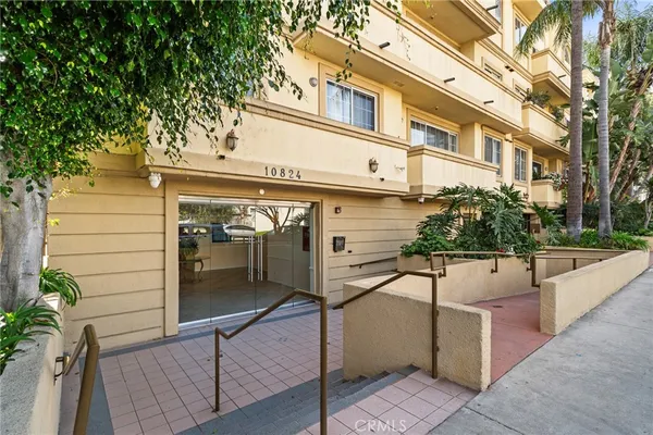$699,999 | 10824 Bloomfield Street, Unit 108, North Hollywood, CA 91602