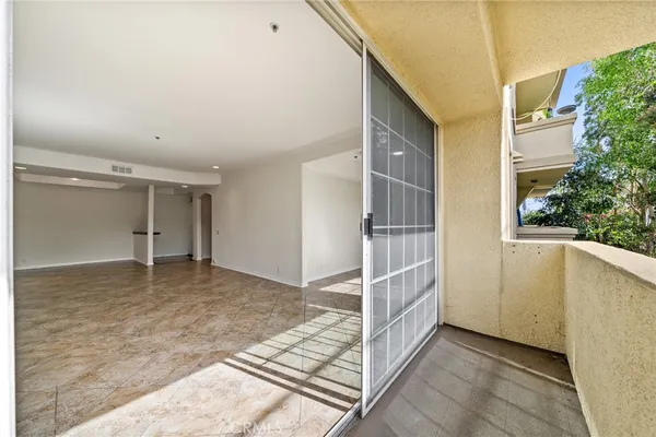 $699,999 | 10824 Bloomfield Street, Unit 108, North Hollywood, CA 91602