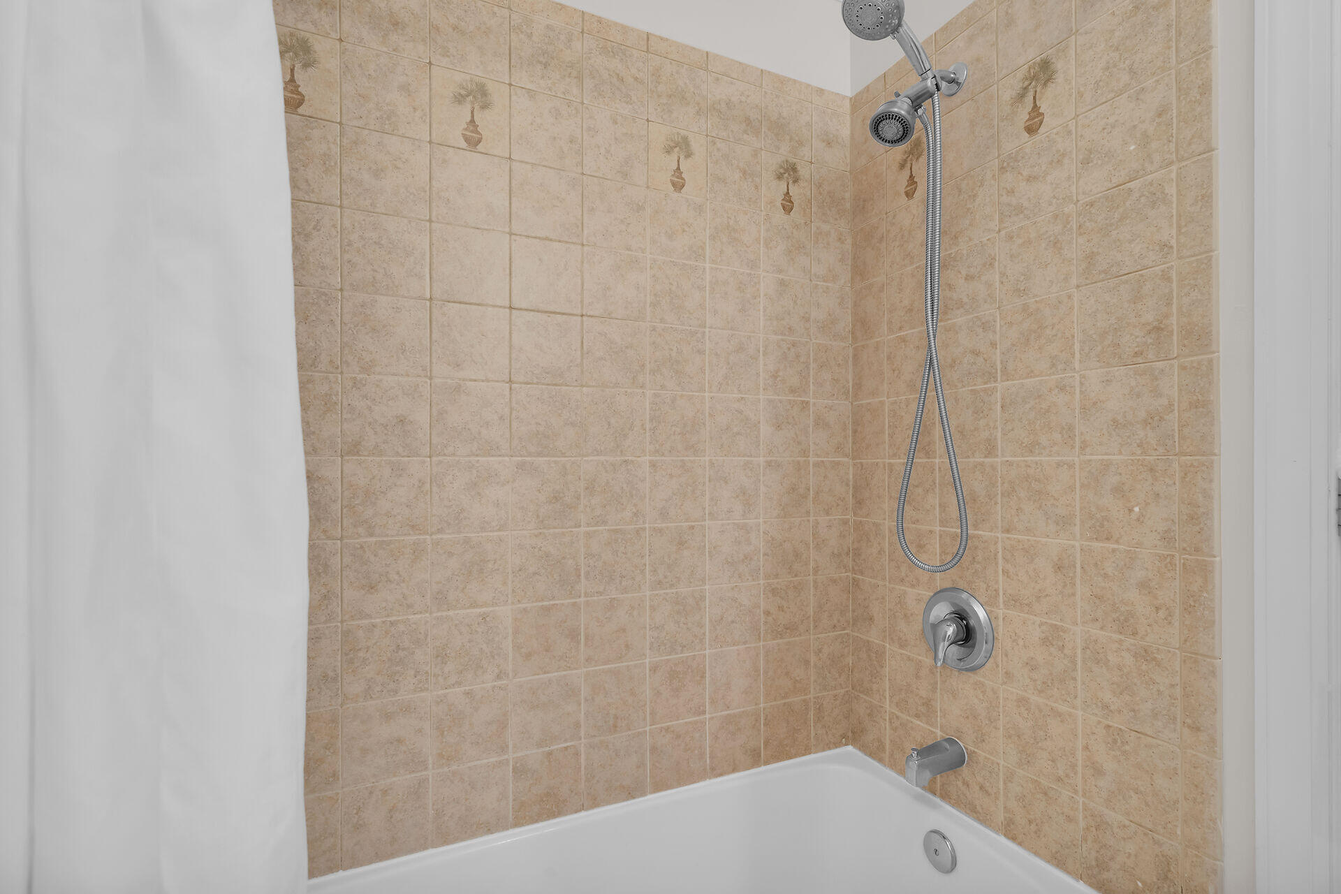 320 24th Street Ocean Marathon, FL 33050 - Photo 32 of 46 a bathroom with a bathtub