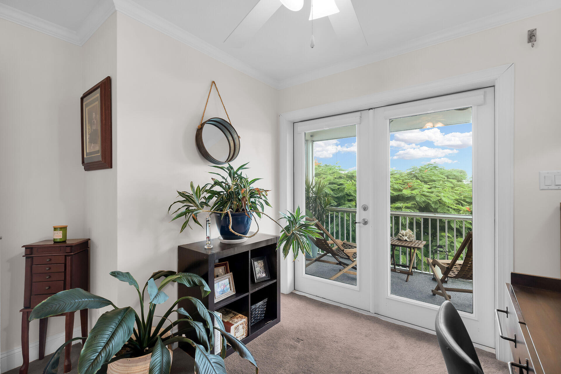 320 24th Street Ocean Marathon, FL 33050 - Photo 39 of 46 a view of a livingroom with furniture and a potted plant