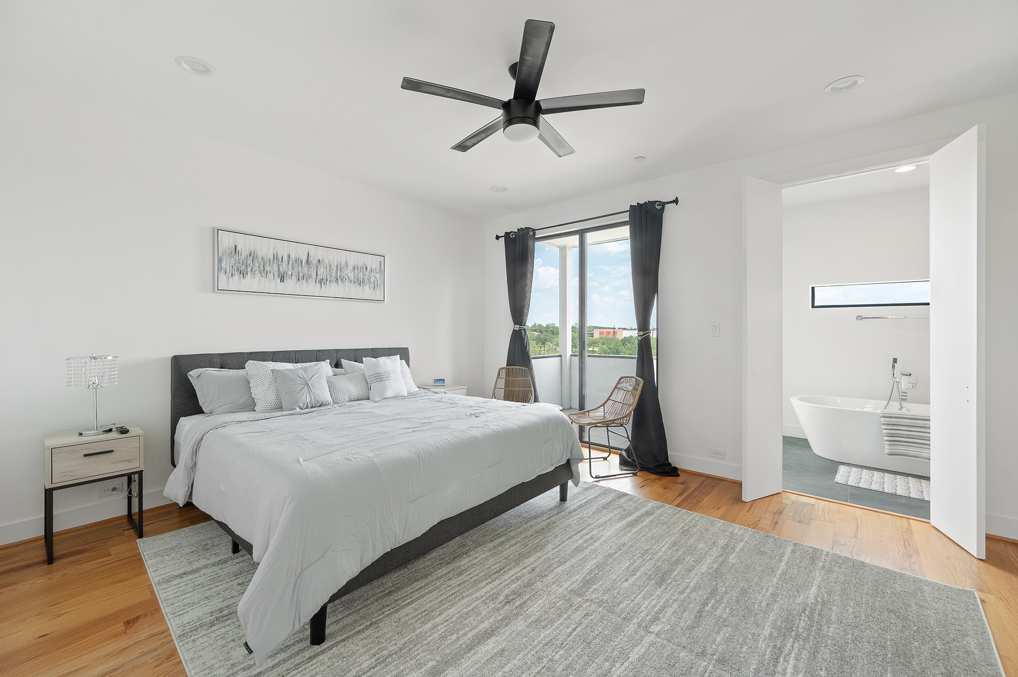 2239 North MacGregor Way Houston, TX 77004 - Photo 15 of 39 a bedroom with a large bed and a window