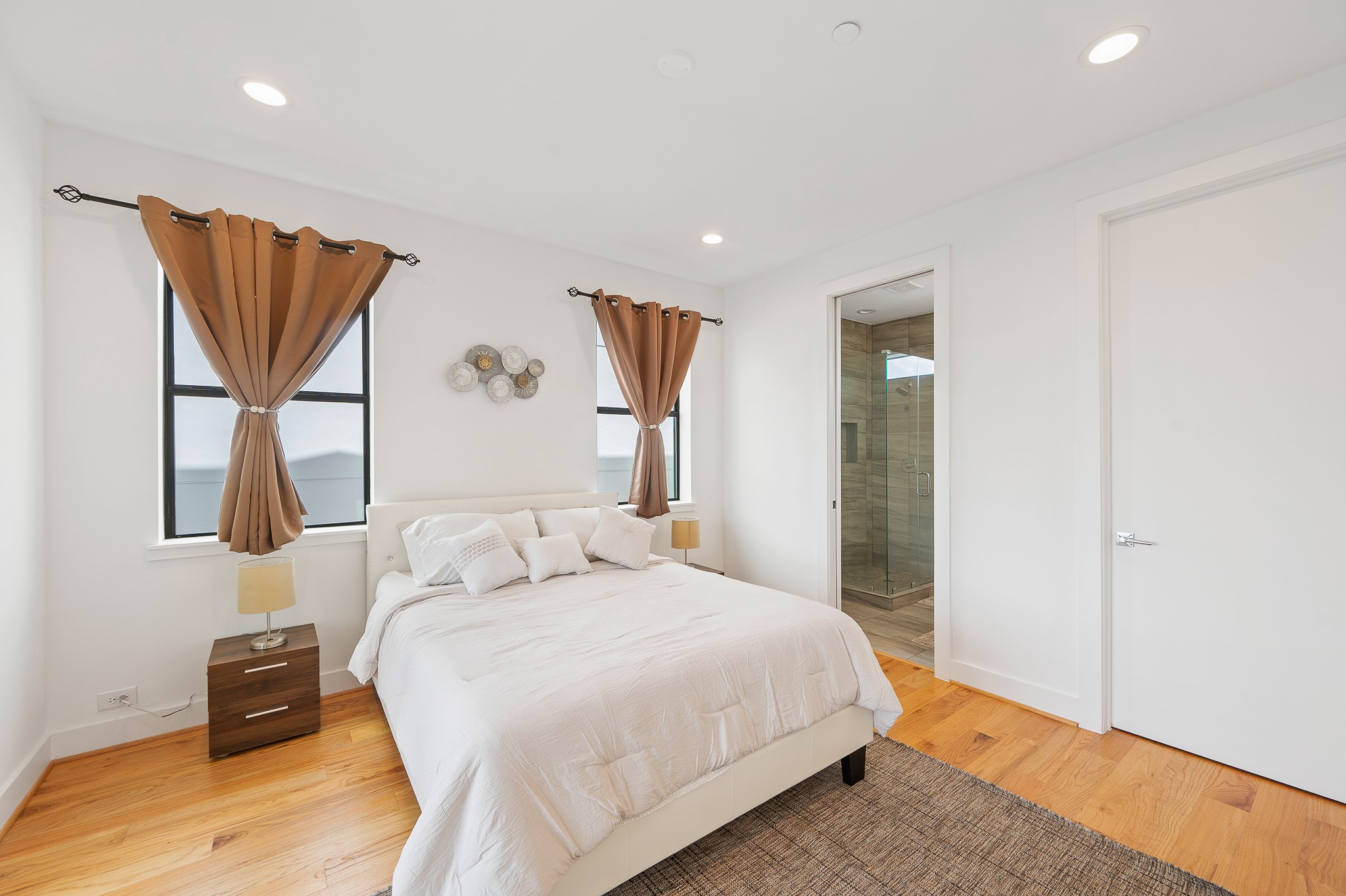 2239 North MacGregor Way Houston, TX 77004 - Photo 29 of 39 a bedroom with a bed and a painting on the wall
