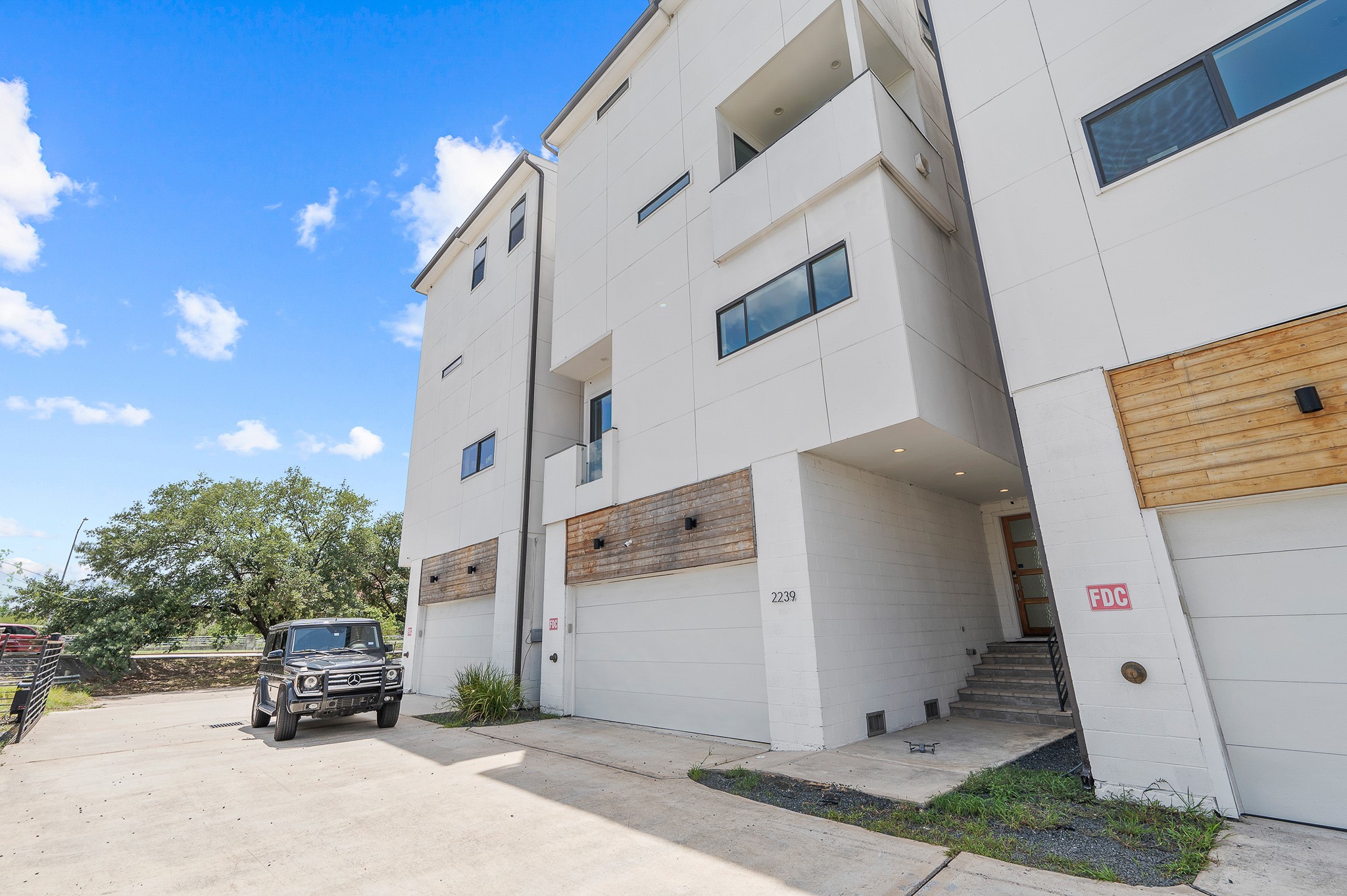 2239 North MacGregor Way Houston, TX 77004 - Photo 37 of 39 a front view of a building with street
