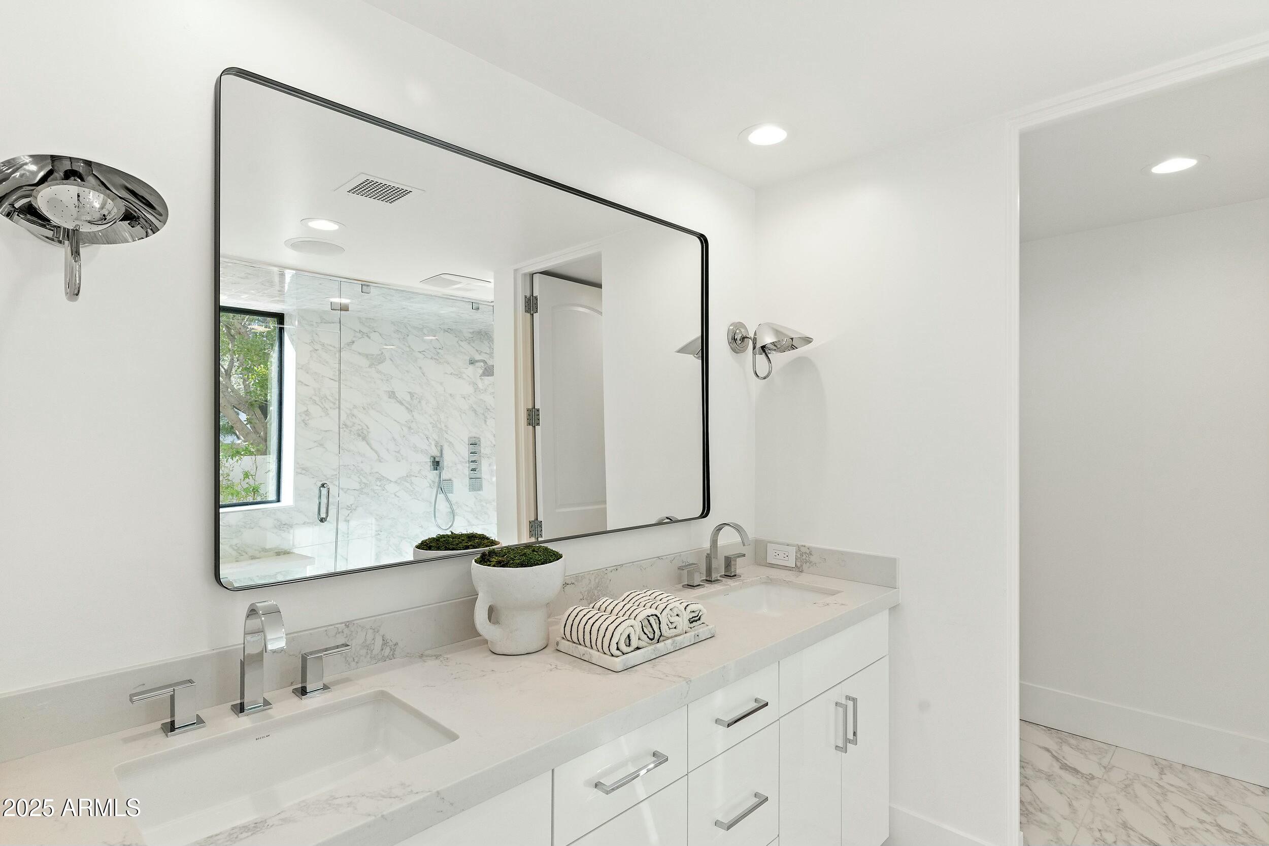 6216 North 38th Place Paradise Valley, AZ 85253 - Photo 41 of 69 Jr. suite bathroom