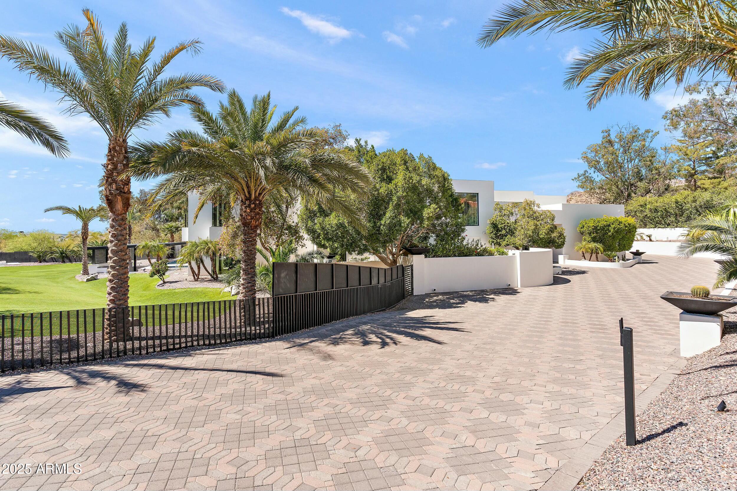 6216 North 38th Place Paradise Valley, AZ 85253 - Photo 6 of 69 Front Entry