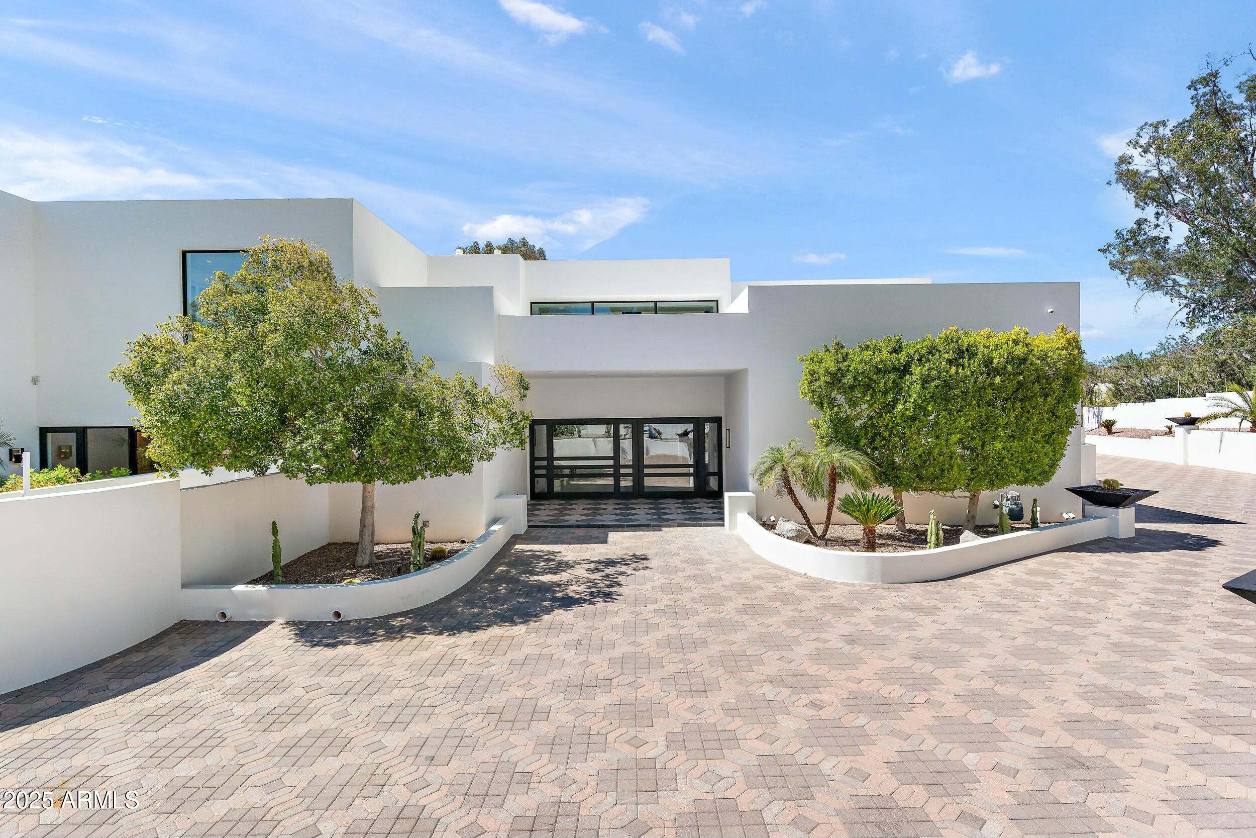 6216 North 38th Place Paradise Valley, AZ 85253 - Photo 8 of 69 Front Entry