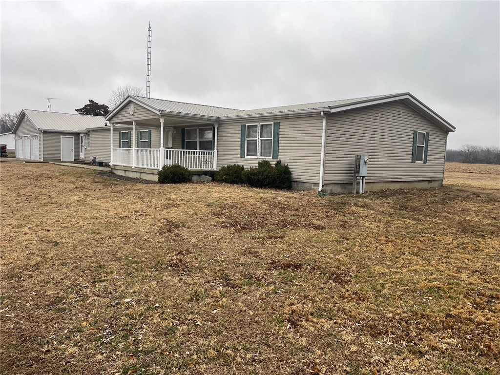 312 5th Street Cowden, IL 62422 - Photo 2 of 24