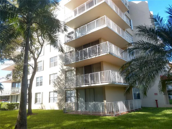 $340,000 | 13100 Southwest 92nd Avenue, Unit A112, Miami, FL 33176