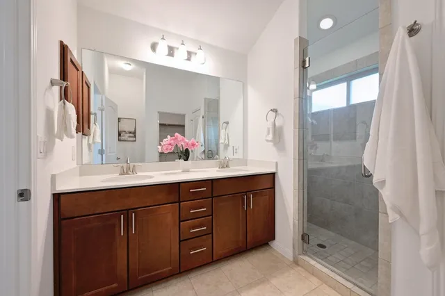 $575,000 | 918 Valley View Drive, Leander, TX 78641