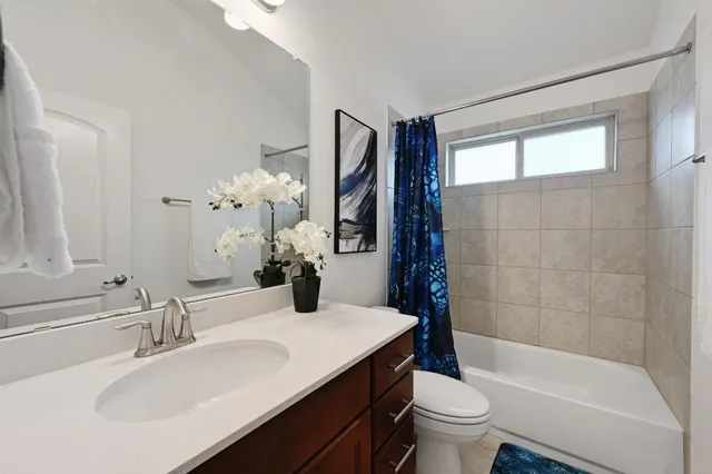 $575,000 | 918 Valley View Drive, Leander, TX 78641