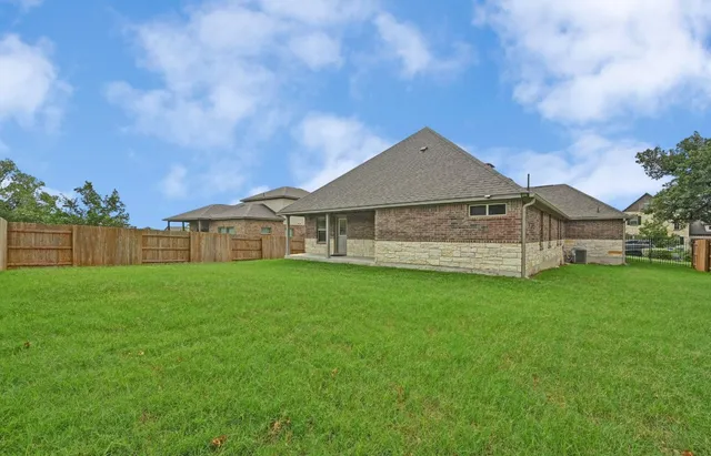 $575,000 | 918 Valley View Drive, Leander, TX 78641