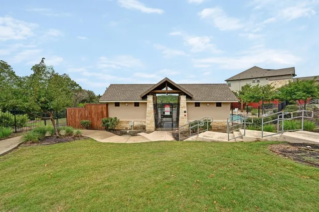 $575,000 | 918 Valley View Drive, Leander, TX 78641