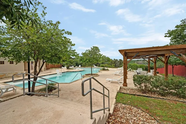 $575,000 | 918 Valley View Drive, Leander, TX 78641