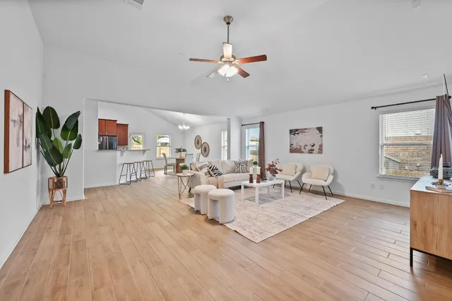 $575,000 | 918 Valley View Drive, Leander, TX 78641