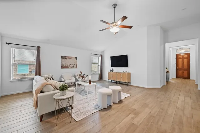 $575,000 | 918 Valley View Drive, Leander, TX 78641