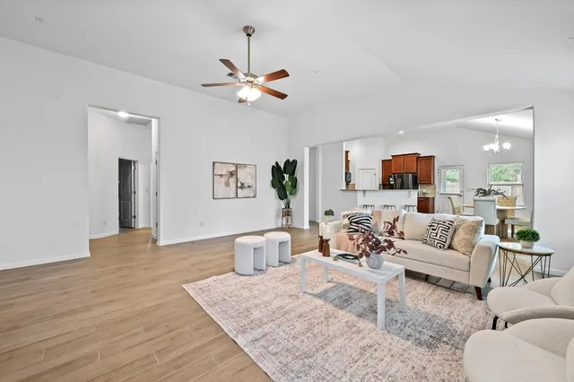 $575,000 | 918 Valley View Drive, Leander, TX 78641