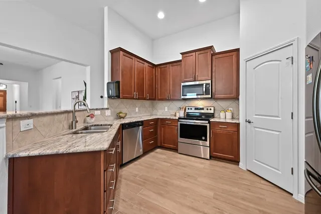 $575,000 | 918 Valley View Drive, Leander, TX 78641