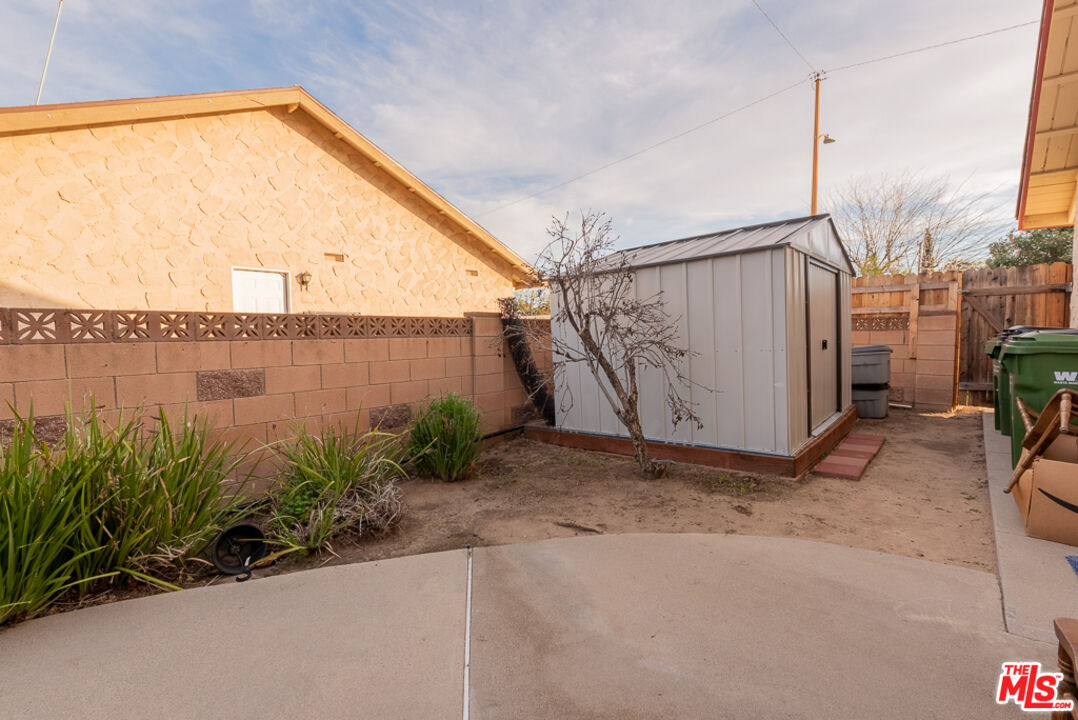 1637 Downing Street Simi Valley, CA 93065 - Photo 24 of 26 a view of a backyard