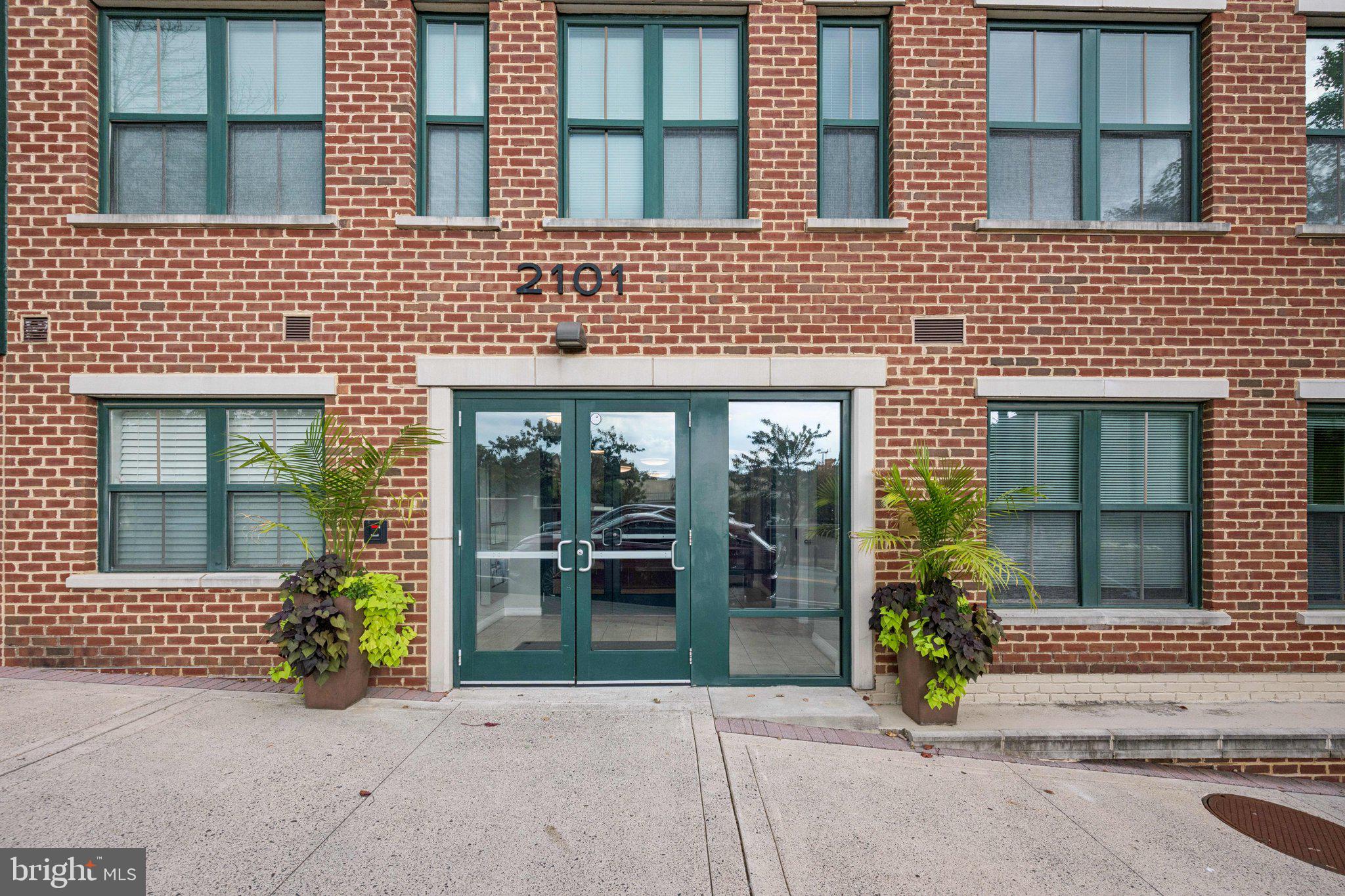 2101 North Monroe Street, Unit 107 Arlington, VA 22207 - Photo 2 of 24 front view of a brick house