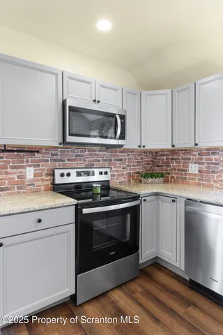 $279,000 | 446 Orange Road, Dallas, PA 18612