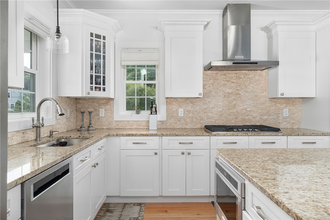 22 Primrose Drive Warwick, RI 02818 - Photo 3 of 24