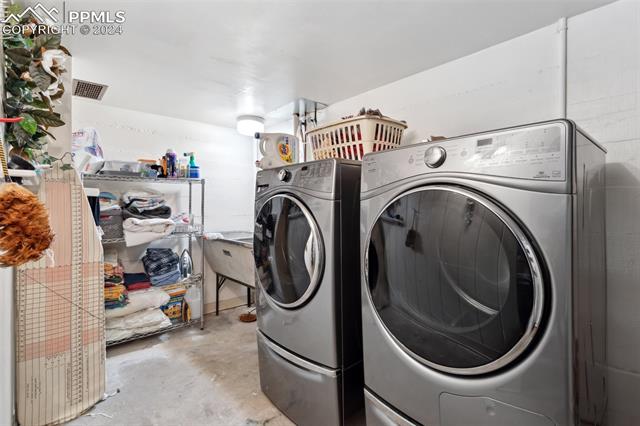 14 Upland Road Colorado Springs, CO 80906 - Photo 33 of 42 Laundry room