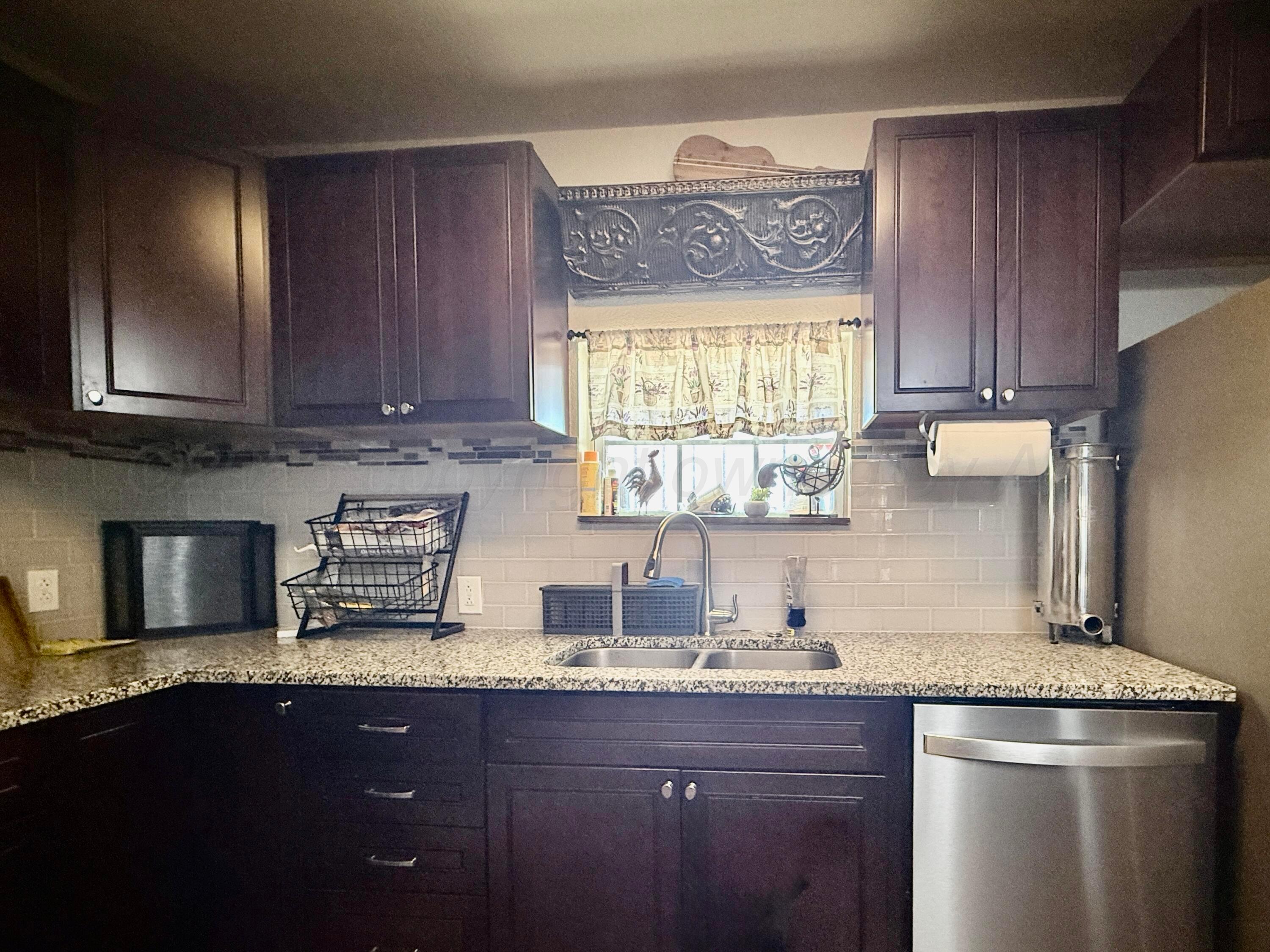 5496 West Rd R Dumas, TX 79029 - Photo 10 of 40 Kitchen