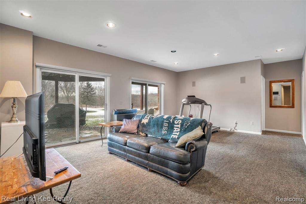 4061 Jacquelynn Court Rochester, MI 48306 - Photo 36 of 49