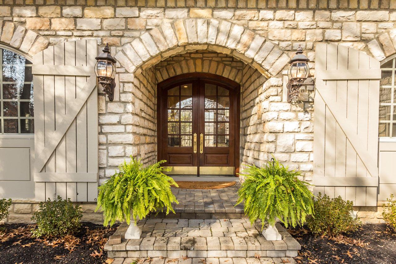 1285 Shull Road Columbus, OH 43230 - Photo 5 of 46