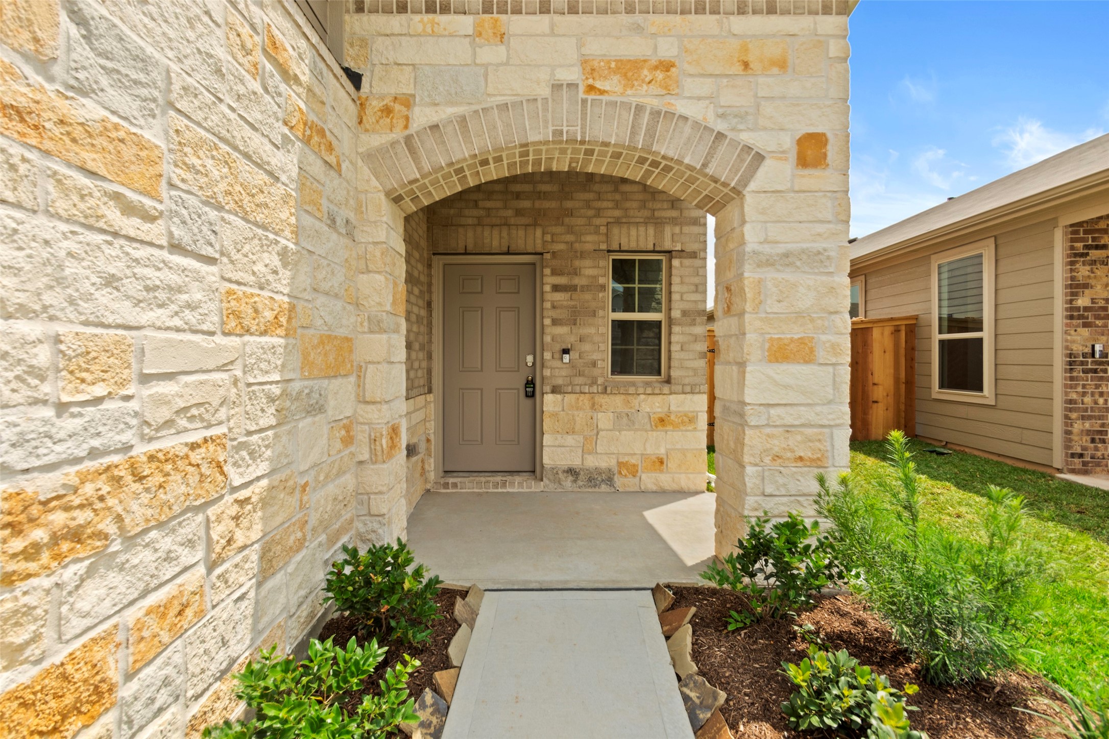 15226 Canyon Rapids Road Conroe, TX 77302 - Photo 2 of 29