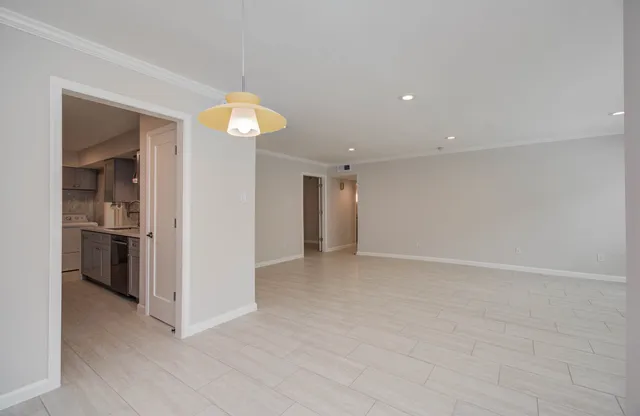 $2,600 | 355 North Post Oak Lane, Unit 637, Houston, TX 77024