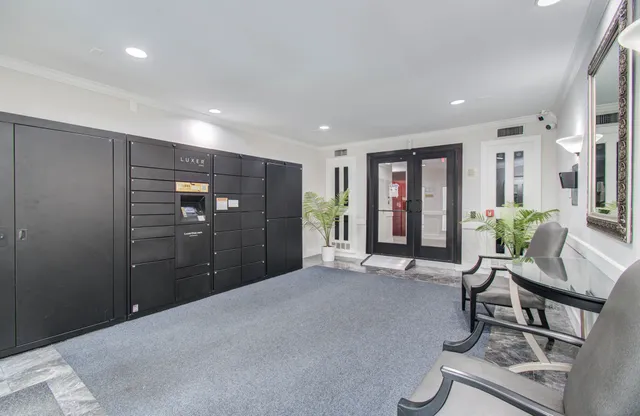 $2,600 | 355 North Post Oak Lane, Unit 637, Houston, TX 77024