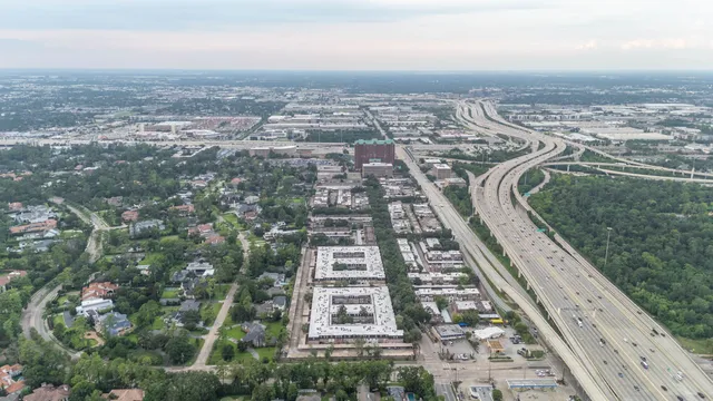 $2,600 | 355 North Post Oak Lane, Unit 637, Houston, TX 77024