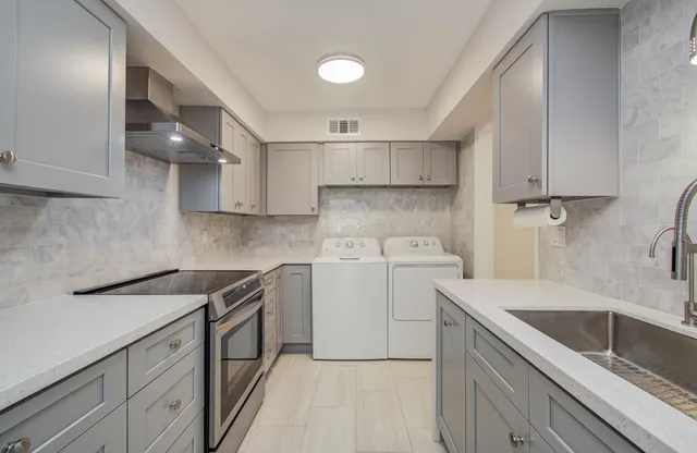 $2,600 | 355 North Post Oak Lane, Unit 637, Houston, TX 77024