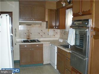 135 East Roland Road Brookhaven, PA 19015 - Photo 8 of 12 Kitchen