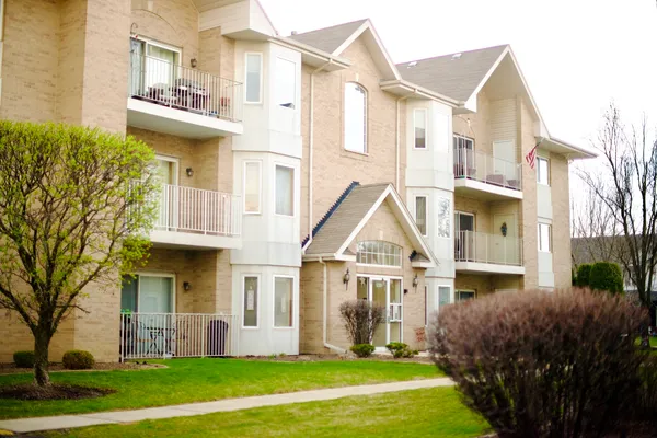$235,000 | 5351 Mint Julip Drive, Unit 301, Alsip, IL 60803