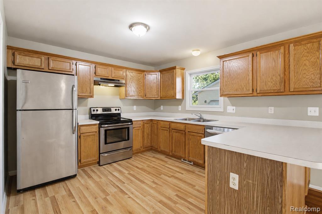 4118 Devon Road Royal Oak, MI 48073 - Photo 6 of 25