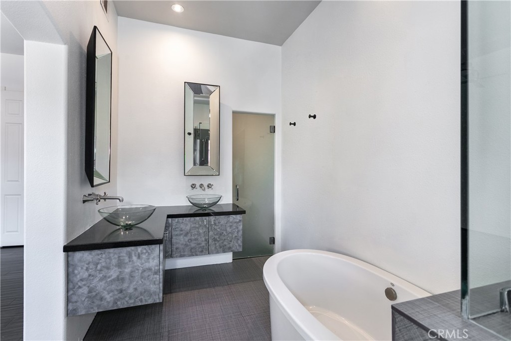 1175 Corte Riviera Camarillo, CA 93010 - Photo 22 of 33