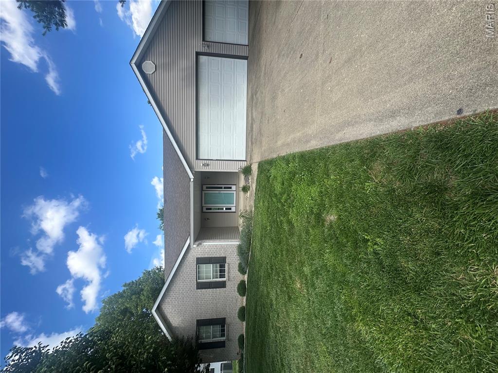 916 Crosswinds Drive Belleville, IL 62221 - Photo 1 of 2
