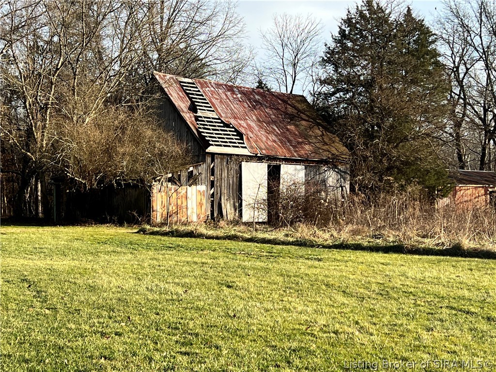 3274 Edwardsville Galena Road Georgetown, IN 47122 - Photo 5 of 14 3272 Pole Barn