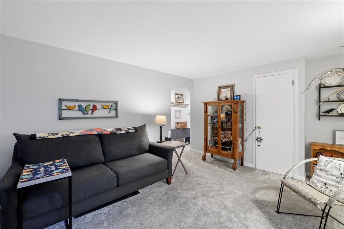 33 Stanford Road Nashua, NH 03064 - Photo 5 of 37 Gallery Image 5