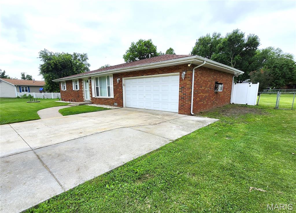 1366 St Thomas Road Granite City, IL 62040 - Photo 3 of 33 Gallery Image 3