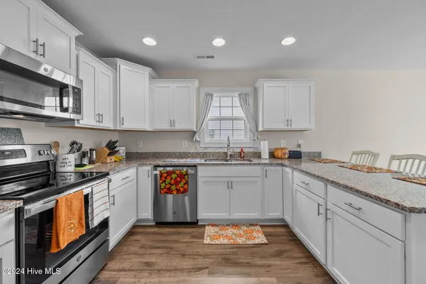 $2,100 | 517 Indigo Johnston Drive, Jacksonville, NC 28546