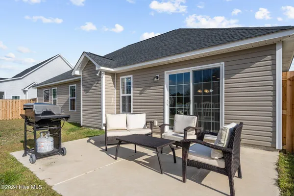 $2,100 | 517 Indigo Johnston Drive, Jacksonville, NC 28546