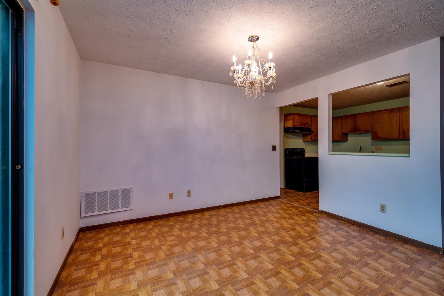 518 Riddle Road, Unit 8 Cincinnati, OH 45220 - Photo 10 of 23 Gallery Image 10
