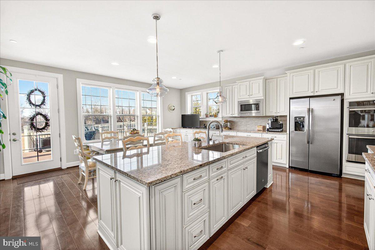 21217 Cracklin Road Laytonsville, MD 20882 - Photo 23 of 71 Gleaming granite countertops